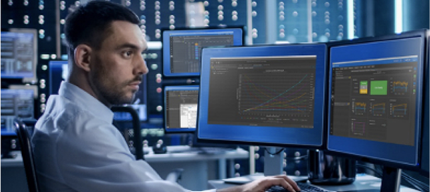 兩臺帶 SSD 軟件的顯示器